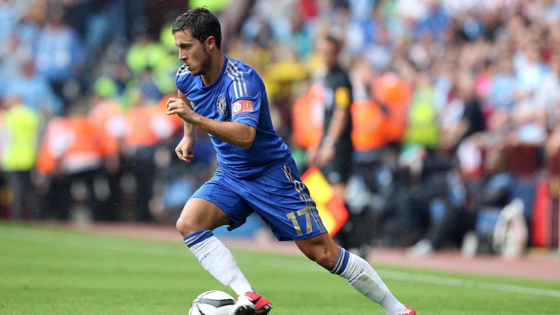 “武汉马拉松赛:从起点到终点,挑战极限!”